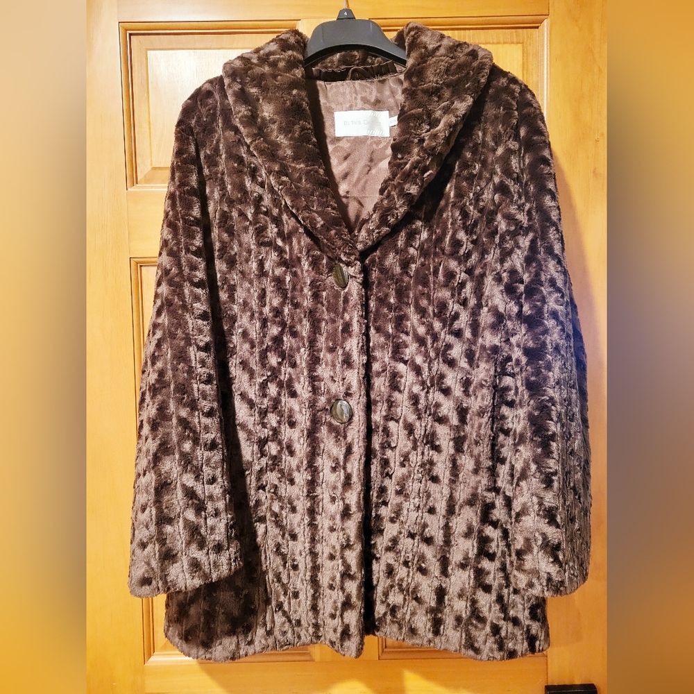 Beta's Choice Brown Faux Fur Coat, Women's size Medium